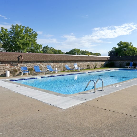Windsor Gates Apartments in Brooklyn Park, MN
